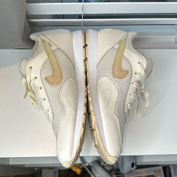 Like New Nike Outburst Jelly Puff Pale Ivory W9.5 - Picture 6 of 8